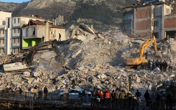 Un terremoto de 6,4 vuelve a sacudir a Turquía: Al menos tres muertos y cientos de heridos