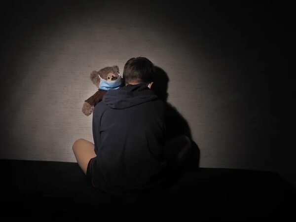 Ordenan captura de docente por presunto abuso sexual en menor de 15 años - Nacionales - ABC Color