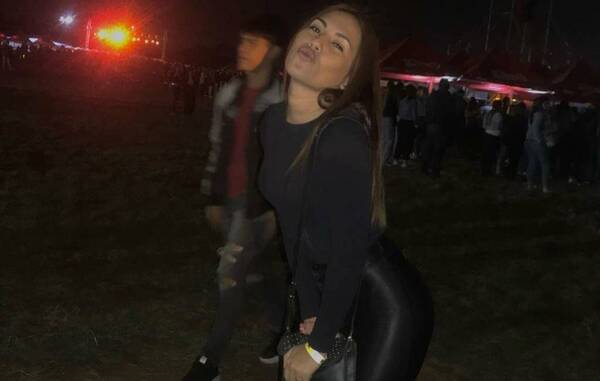 Promotora salió a aclarar que no es ella la "playera del video"