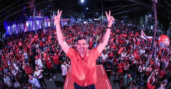 La Nación / Santiago Peña lidera encuestas realizadas también en febrero