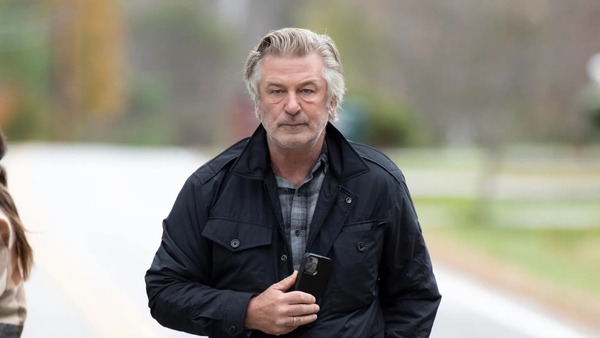 Fiscalía rebaja acusación contra el actor Alec Baldwin por la tragedia en el set de "Rust" - Megacadena — Últimas Noticias de Paraguay