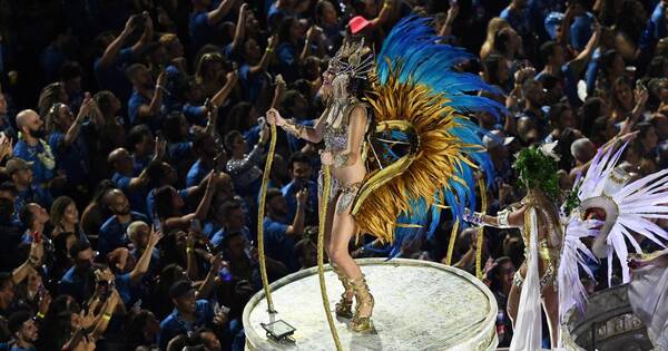 La Nación / Carnaval de Rio cerró dos noches con más de 70.000 espectadores