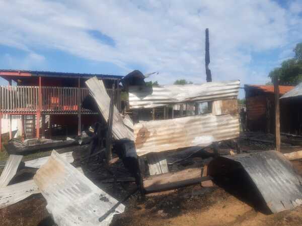 VIVIENDA SE REDUJO A CENIZAS EN SAN COSME Y SAN DAMIÁN - Itapúa Noticias
