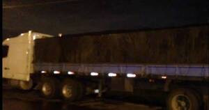 La Nación / Recuperan camión robado con 33 mil kilos de soja en Guairá