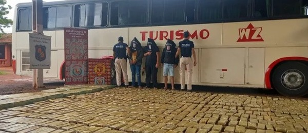 CDE: Hallan 1.000 kilos de marihuana en bus que llevaba chicos de una escuela de fútbol - Radio Imperio