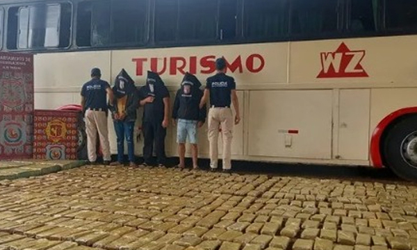 Hallan 1.000 kilos de marihuana en bus que llevaba chicos de una escuela de fútbol - OviedoPress