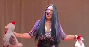 La Nación / Laurys Dyva fue al teatro y encontró a su “clon”