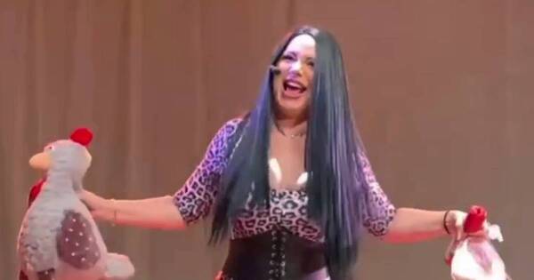 La Nación / Laurys Dyva fue al teatro y encontró a su “clon”