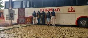Bus que transportaba a niños de escuela de fútbol y también ¡macoña a bulto!
