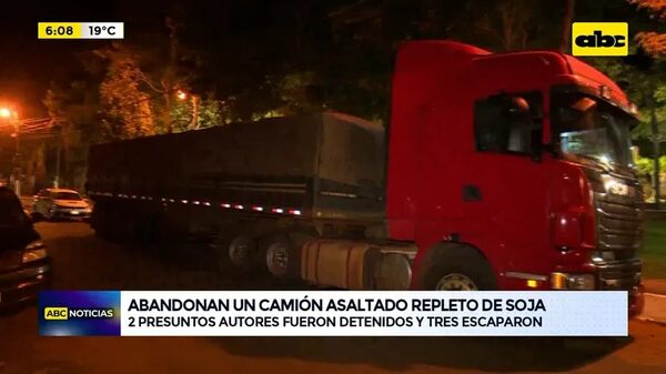 Abandonan un camión asaltado repleto de soja - ABC Noticias - ABC Color