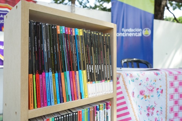 Unas 16 escuelas fueron beneficiadas con bibliotecas de parte de Banco Continental | Empresas | 5Días