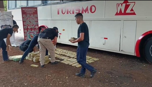 HALLAN PANES DE MARIHUANA EN BUS QUE TRANSPORTABA A NIÑOS FUTBOLISTAS - La Voz del Norte