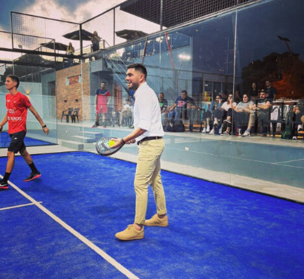Versus / Jorge Ortega inaugura su complejo de pádel en Caacupé