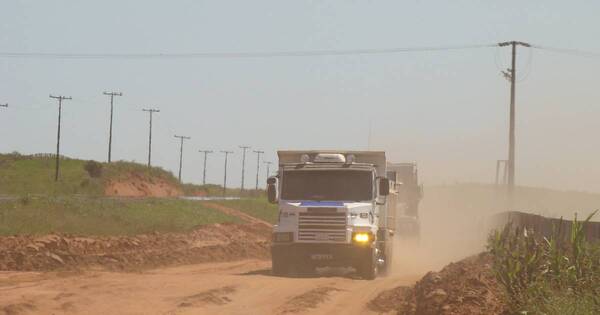 La Nación / Transporte de carga reactiva la economía mediante cosecha de soja