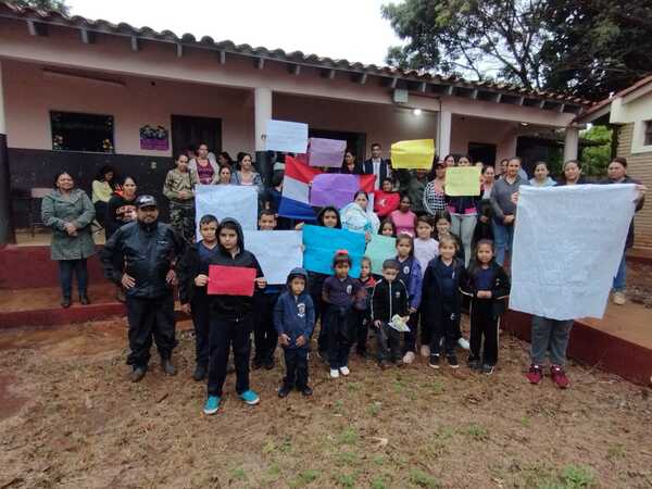 Falta de rubros docentes pone en jaque a padres de familia - La Clave