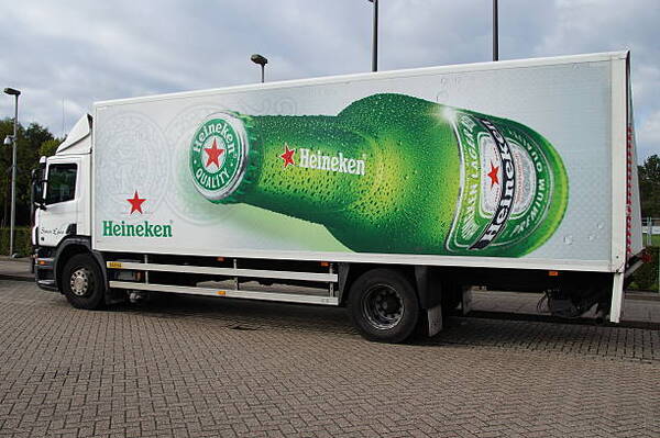 Heineken sigue invirtiendo en Rusia a pesar de la guerra, según investigación - Revista PLUS