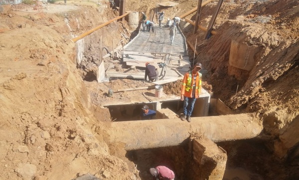 Diario HOY | Avanzan obras de desagüe pluvial sobre la avenida Molas López de Asunción
