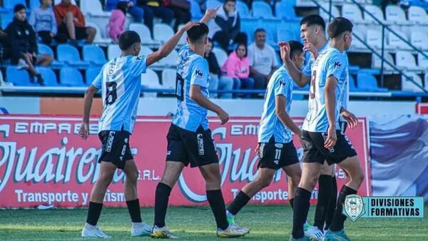 Cinco victorias y un empate en el arranque de la Sub 16 - Fútbol - ABC Color