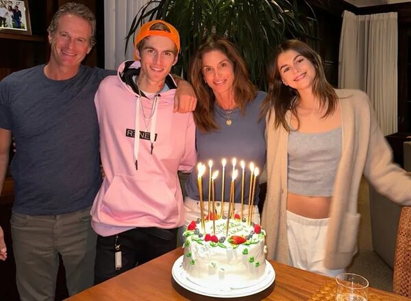 Cindy Crawford celebró sus 57 años rodeada de su familia - Gente - ABC Color