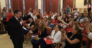 La Nación / Damas con Honor brinda absoluto respaldo a Horacio Cartes al frente de la ANR