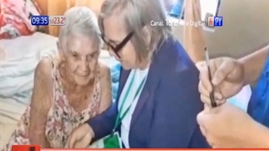 A sus 109 años, abuelita por fin recibe su pensión - Noticias Paraguay