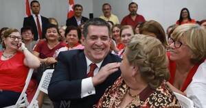 La Nación / “La vida no es otra cosa que tener esperanza”, dijo Horacio Cartes en homenaje a mujeres