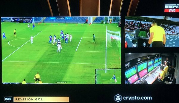 Versus / ¡Una locura! El VAR tardó casi 10 minutos para anular el gol de Curicó Unido