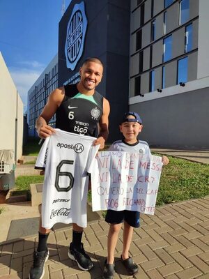 Dante cumplió su sueño y consiguió la camiseta del jugador Richard Ortiz - Nacionales - ABC Color