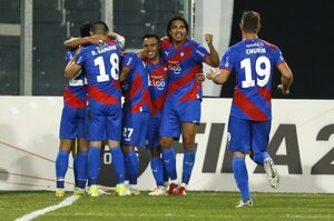 Versus / Cerro Porteño vence a Curicó Unido en Chile y pone un pie en la otra fase