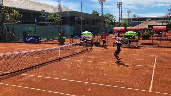 Se suceden triunfos paraguayos en el CIT en singles y dobles - La Tribuna