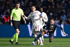 Neymar, con lesión en los ligamentos del tobillo derecho - Fútbol Internacional - ABC Color