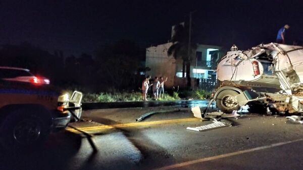 Triple choque entre camiones deja un muerto en Guarambaré