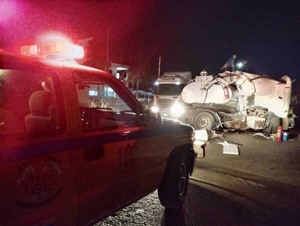 Triple choque de camiones con derivación fatal en Guarambaré | 1000 Noticias