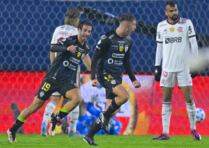 Versus / Con polémico final, Independiente gana primera pulseada de la Recopa a Flamengo