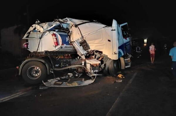 Triple accidente deja un muerto en Guarambaré - Noticiero Paraguay