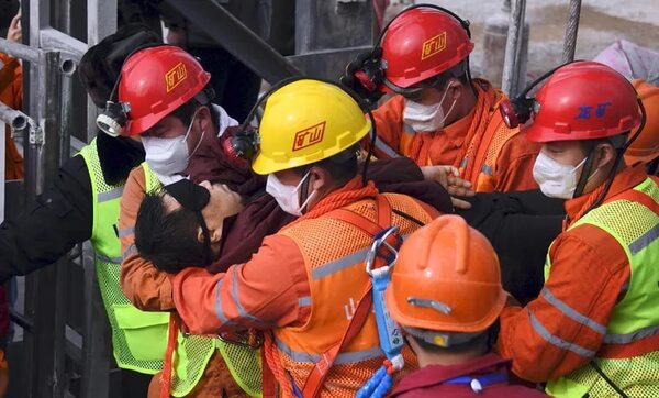 Cerca de 60 mineros atrapados en China - Mundo - ABC Color