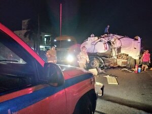 Chofer muere tras colisión frontal de camiones en Guarambaré