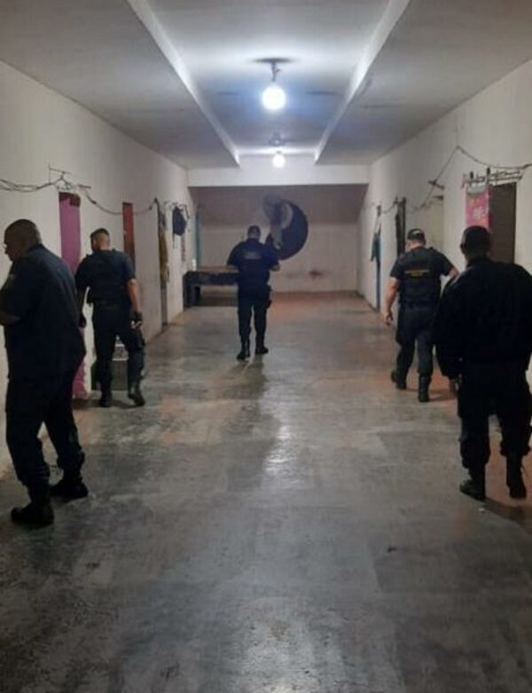 Pillan a preso del Cereso con un celular
