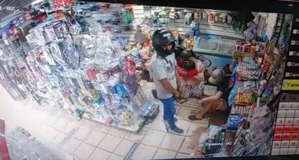 Dos sujetos armados asaltan local comercial en Pedro Juan Caballero