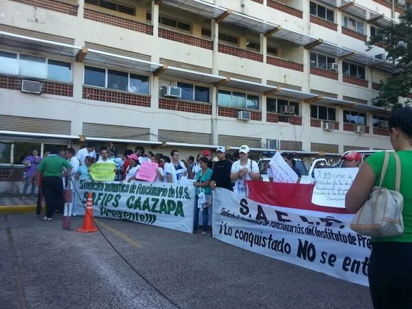 Planean protesta contra endeudamiento del IPS: “No hay un cambio sustancial” - Nacionales - ABC Color