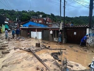 DESBORDE DEL RÍO AQUIDABÁN AFECTÓ A MÁS DE 50 FAMILIAS EN ARROYITO - La Voz del Norte
