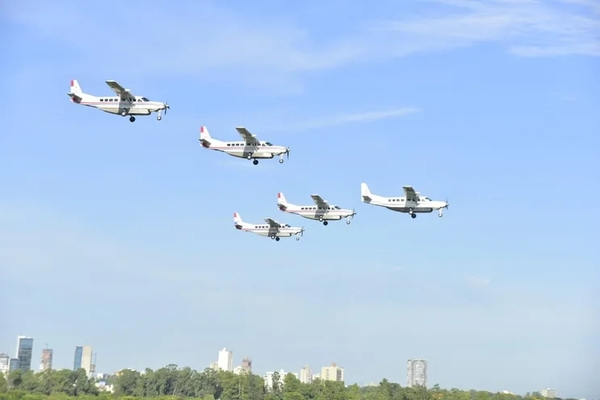 Con espectaculos en el cielo, la Fuerza Aérea recuerda su centenario