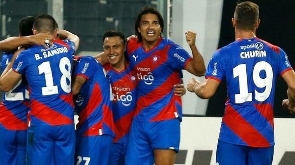 ¿El Colo Colo de Chile podría hacerle tesapo'ẽ a Cerro por uno de sus delanteros?