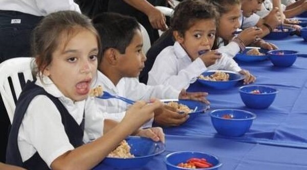Diario HOY | Amplio rechazo a propuesta de Efraín de eliminar la merienda escolar