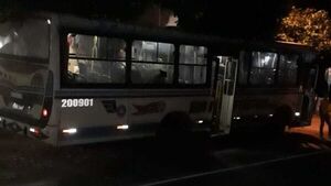 Se hicieron pasar por pasajeros y asaltaron micro