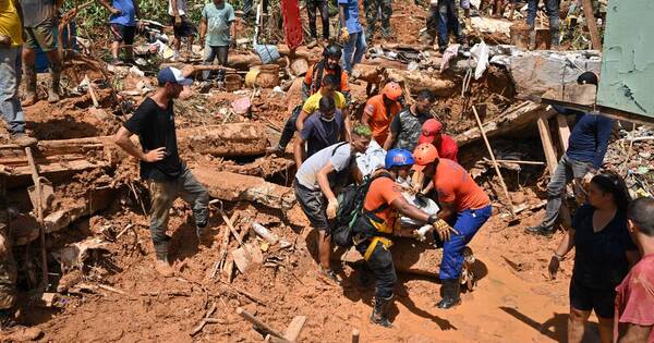 La Nación / Brasil: aumentan a 48 los muertos por temporal en San Pablo