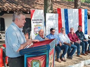 Entregan semillas y 16 mil litros de combustible a productores de Ñeembucú - Nacionales - ABC Color