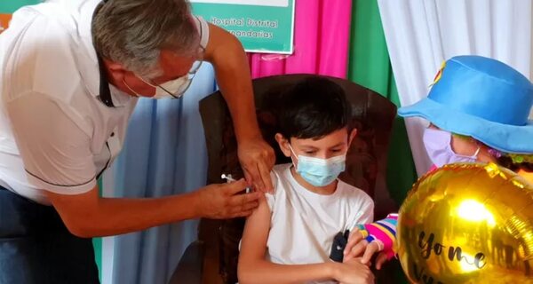 Habilitan puestos de vacunación en lugares concurridos de Ciudad del Este - ABC en el Este - ABC Color