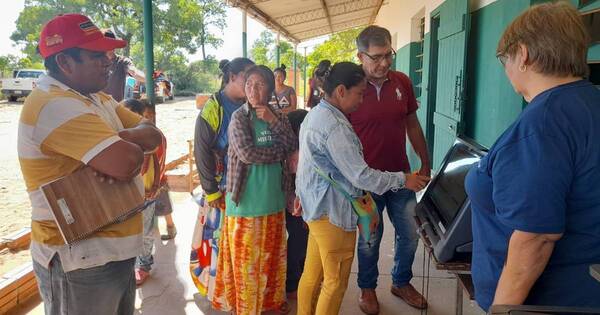 La Nación / Comunidades indígenas de Boquerón son capacitadas en uso de máquinas de votación