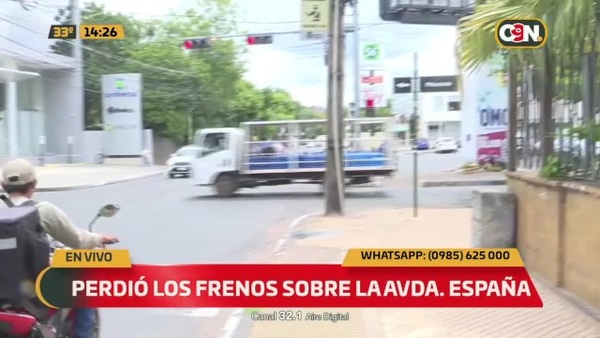 Rodado perdió los frenos sobre la Avda. España - C9N
